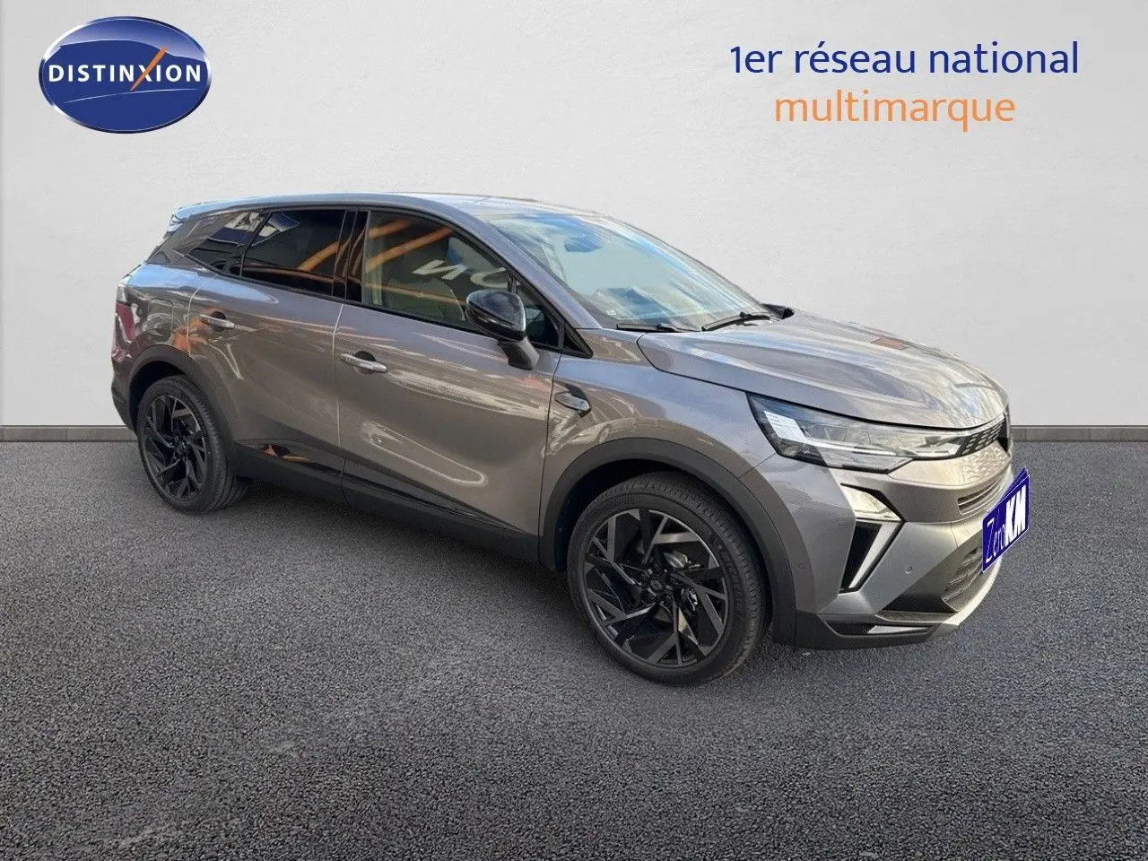 Renault Symbioz 2024 gris Cassiope en 3/4 avant droit avec jantes noires et lignes modernes marquées.