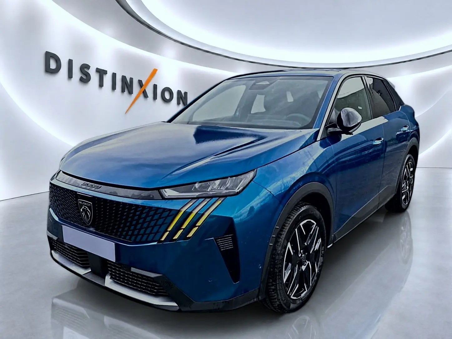 Peugeot 3008 bleu obsession en 3/4 avant droit, avec calandre distinctive et jantes alliage noires.
