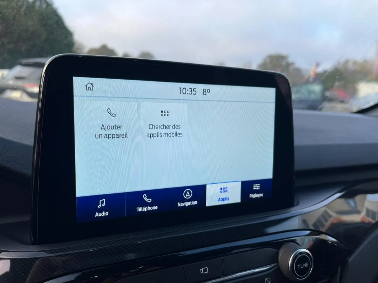 Écran tactile central du Ford Kuga 1.5 EcoBoost 2022 affichant le menu de connexion d'appareils mobiles.