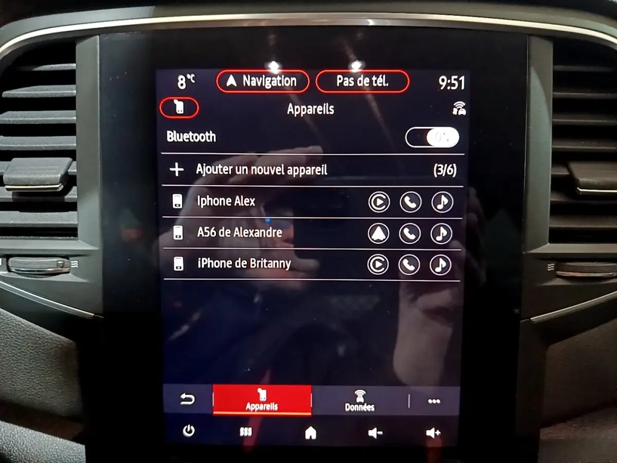 Écran tactile central affichant le menu Bluetooth de la Renault Mégane Techno TCe 140 EDC, intérieur noir.