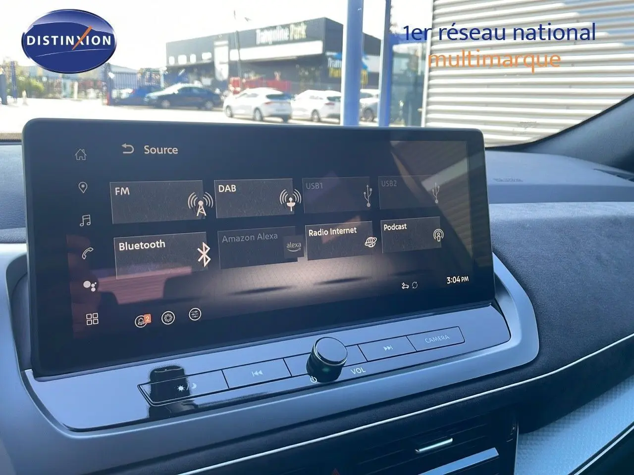 Écran tactile central du Nissan Qashqai 2025 affichant les applications connectées et options utilisateur.