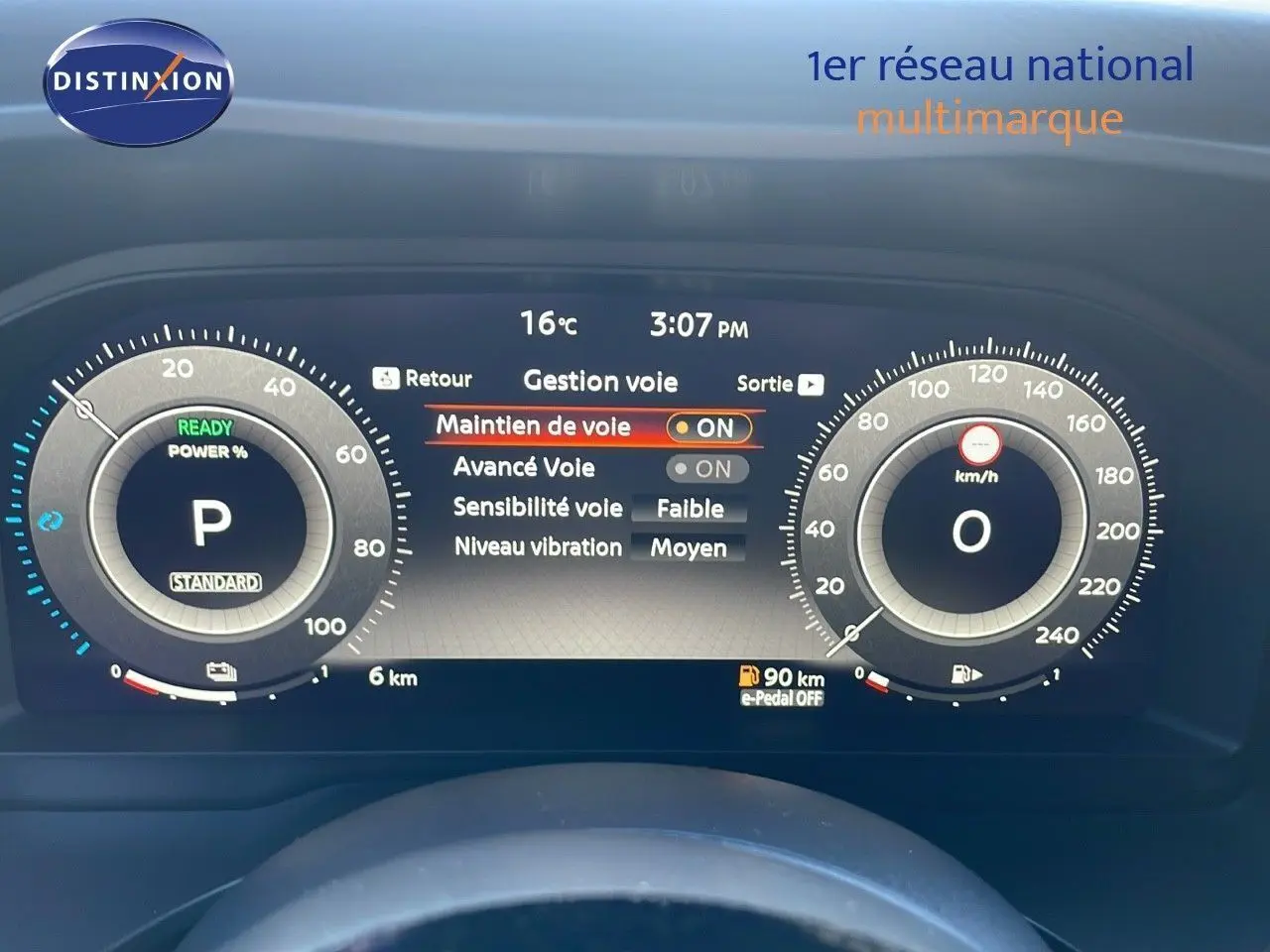 Tableau de bord numérique du Nissan Qashqai 2025 affichant le mode de conduite Sport et la vitesse à zéro km/h.