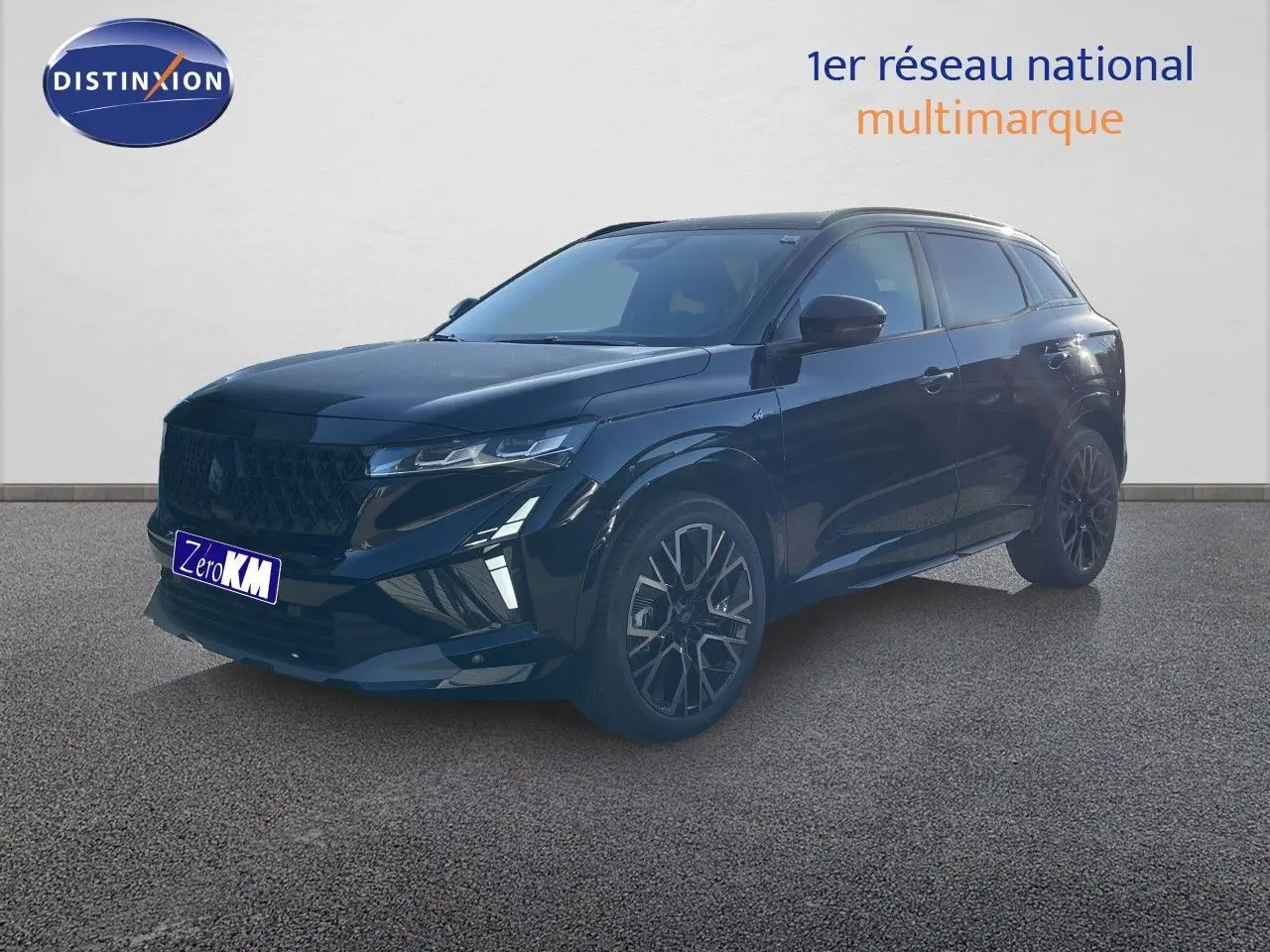 Renault Austral E-Tech hybride noir étoile métal, vue 3/4 avant droit avec jantes noires distinctives.