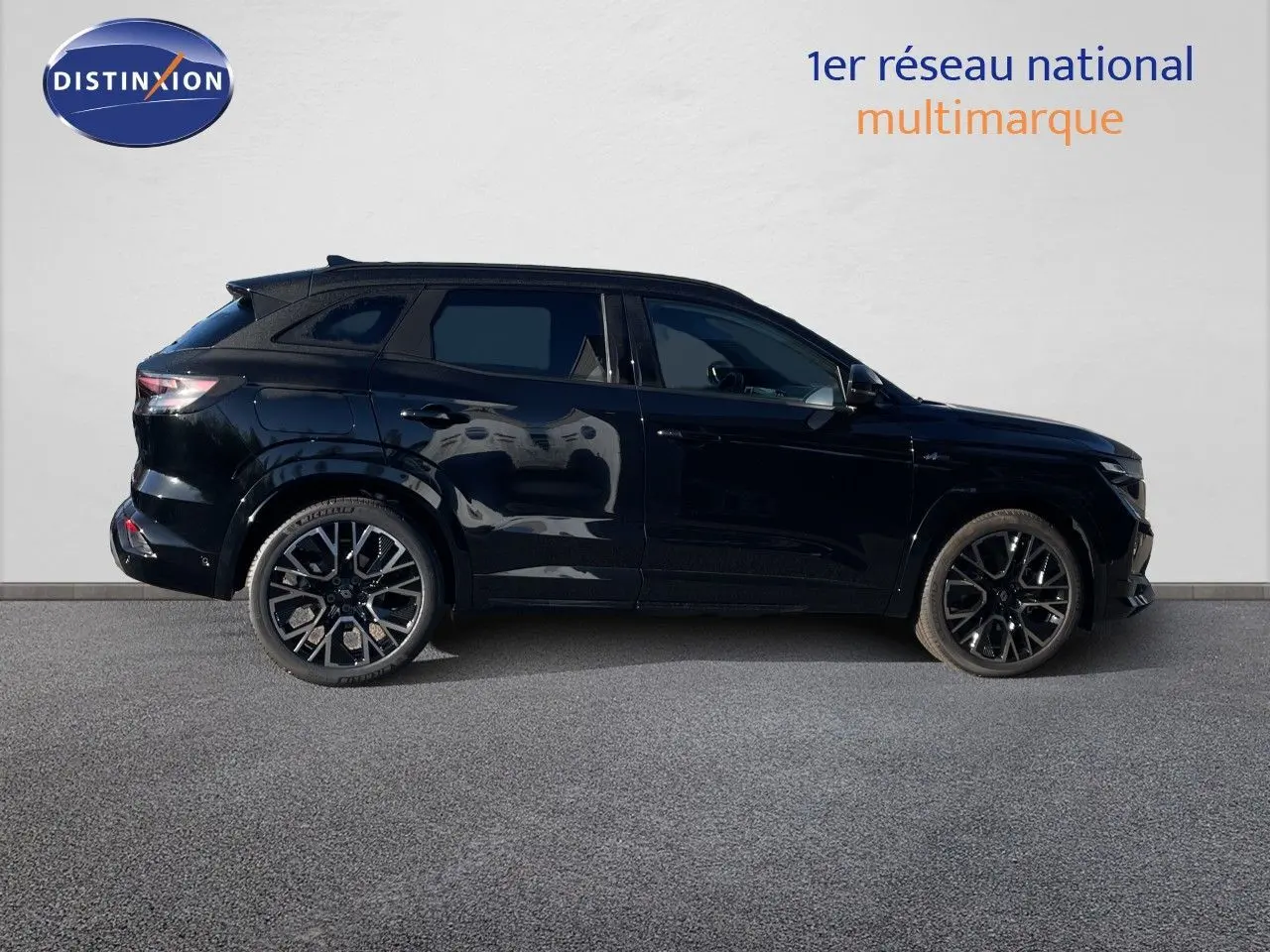 Vue latérale droite d'un Renault Austral noir étoile métal 2026, finition Esprit Alpine avec jantes alliage noires.