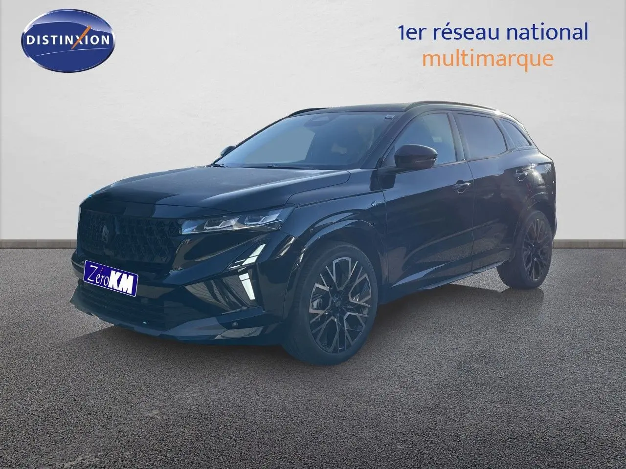 Renault Austral noir étoile métal en 3/4 avant droit, SUV hybride avec jantes alliage et calandre distinctive.