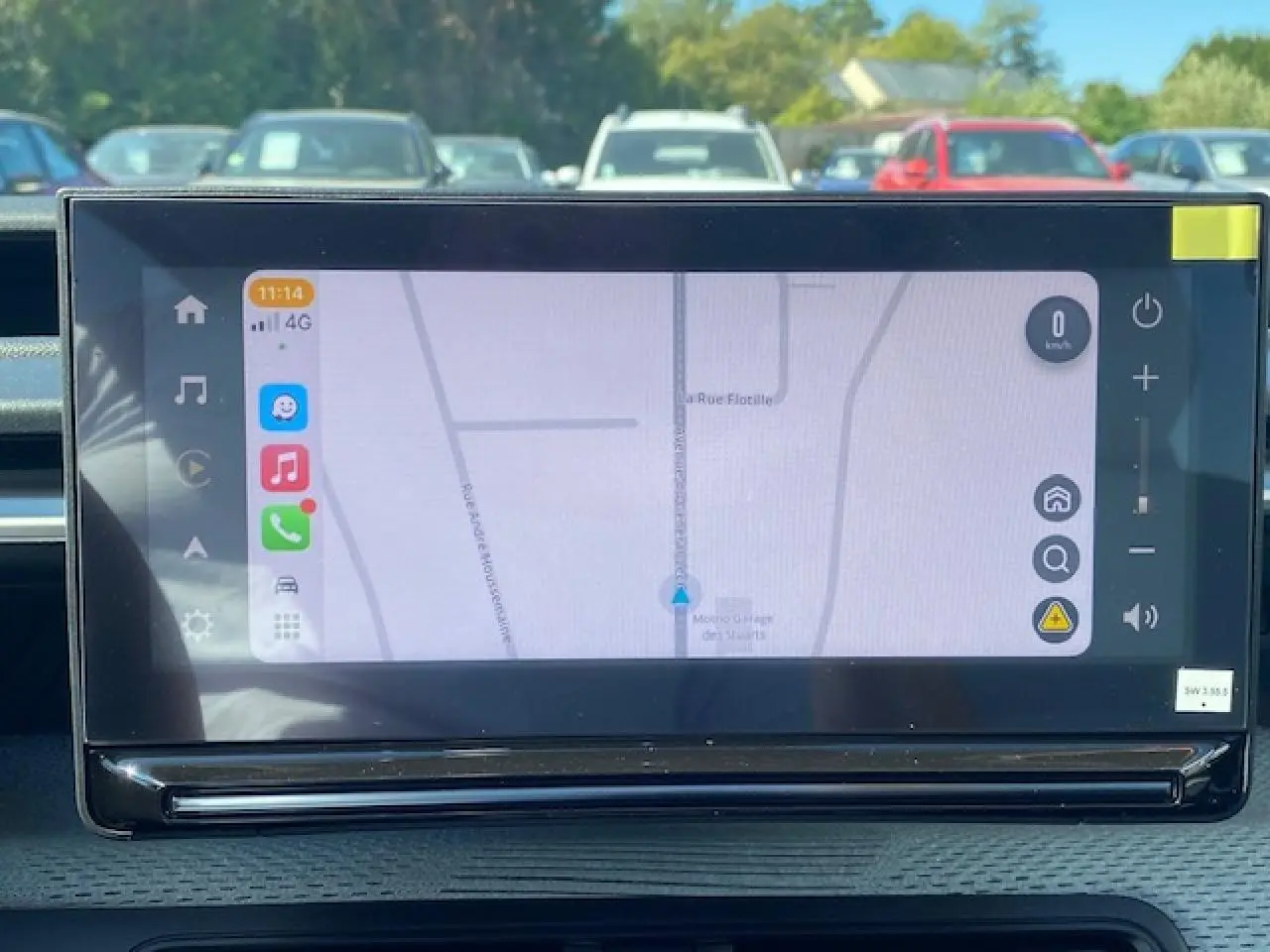 Écran tactile central 10,25 pouces du Citroën C3 Aircross 2026 affichant la navigation GPS en intérieur.