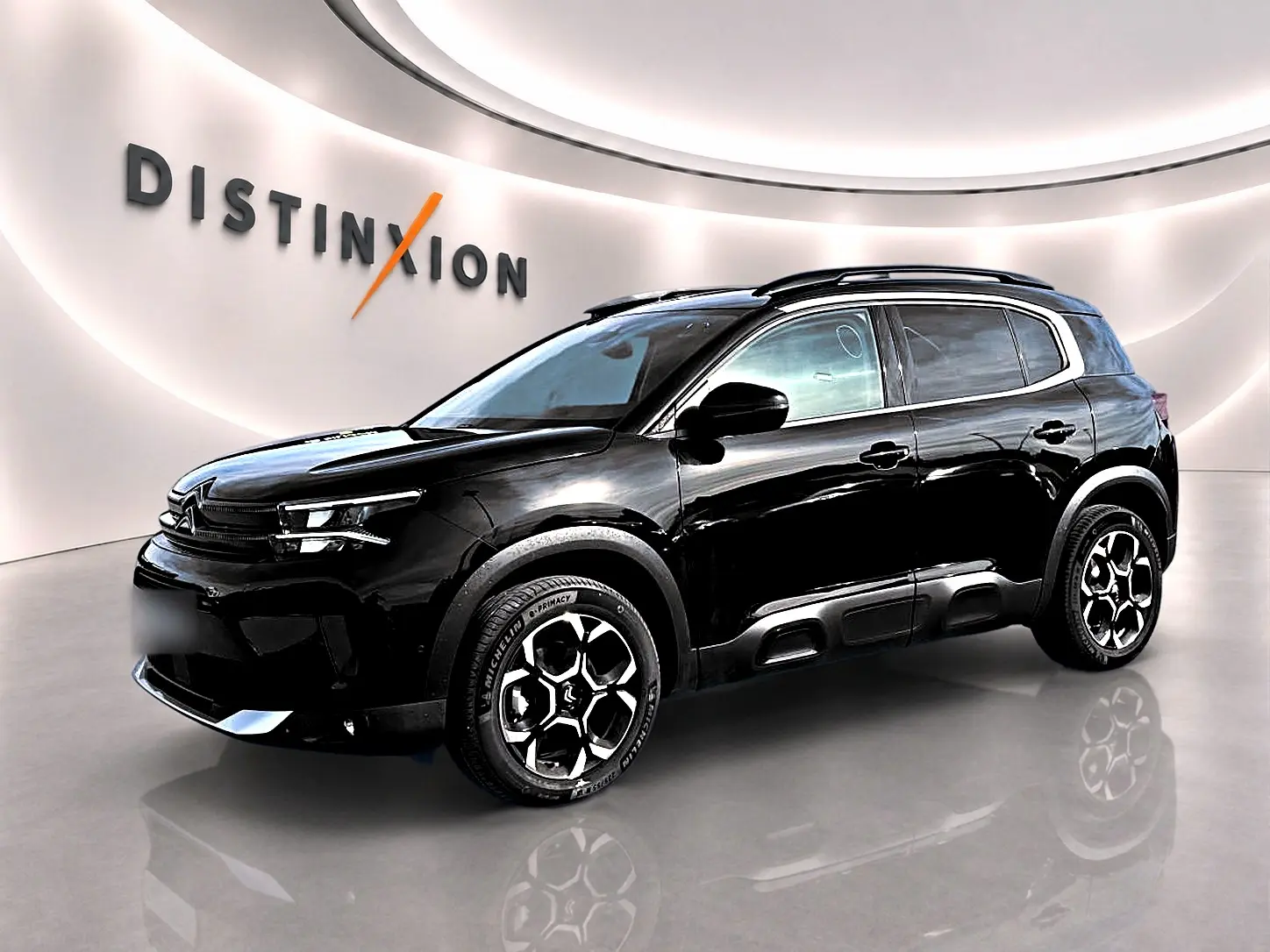 SUV Citroën C5 Aircross noir en vue 3/4 avant droit, avec jantes alu et barres de toit visibles.