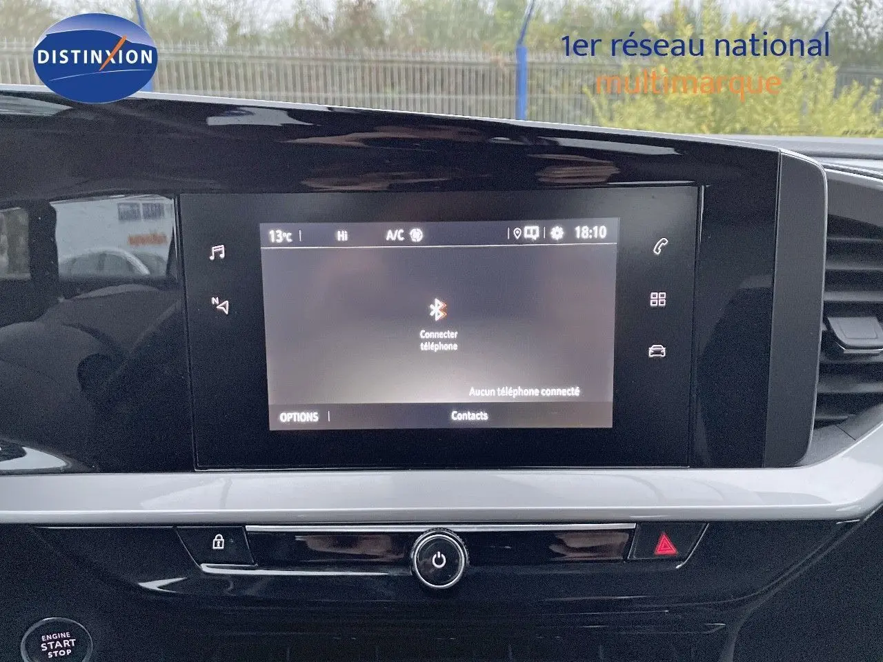 Écran tactile central du tableau de bord de l’Opel Mokka 2021, affichant la connexion Bluetooth inactive.