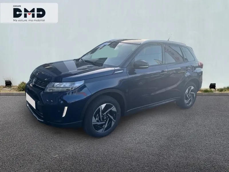 Suzuki Vitara 1.4 Boosterjet Hybrid bleu So'Color, vue 3/4 avant droit avec jantes alu noires et toit noir.