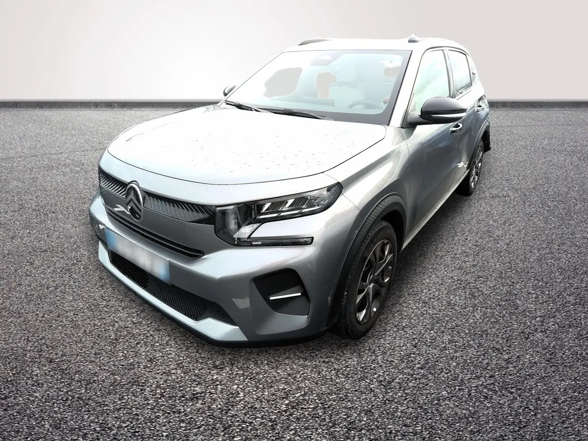 Citroën C3 Turbo 100 BVM6 gris foncé vue 3/4 avant droit avec calandre moderne et phares LED distinctifs.