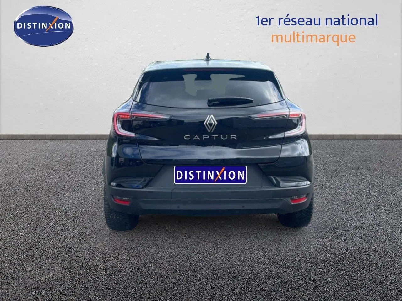Vue arrière d'un Renault Captur noir étoile métal avec toit gris, version 2025, sur fond neutre.
