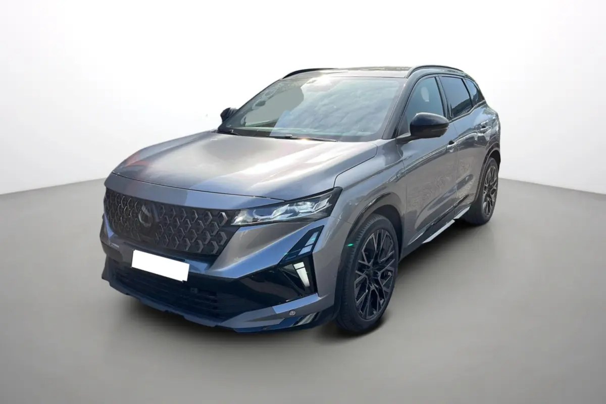 Renault Austral 200 Esprit Alpine gris schiste avec toit noir, vue 3/4 avant droit mettant en valeur ses jantes noires.