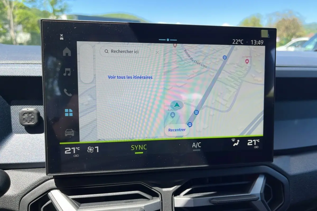 Écran tactile 10,1 pouces du système Media Nav Live avec navigation GPS dans le tableau de bord du Dacia Bigster.