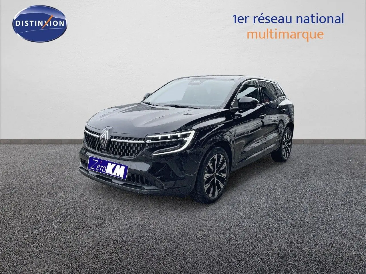 Renault Austral E-Tech hybride noir étoile métal en 3/4 avant droit avec calandre distinctive et jantes bi-ton.
