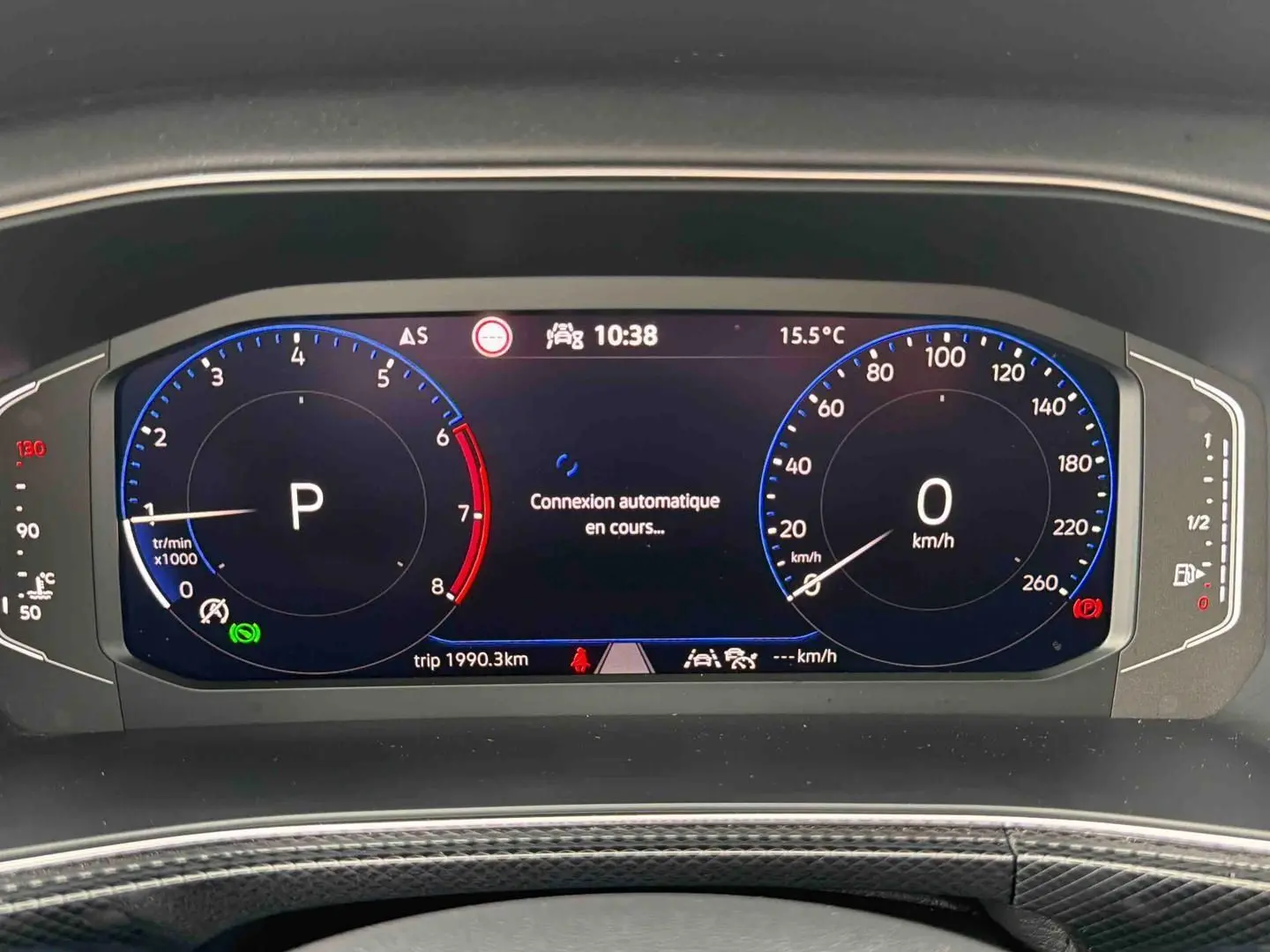 Affichage numérique du combiné d'instruments du Volkswagen T-Cross 2025, avec compte-tours et vitesse à 0 km/h.