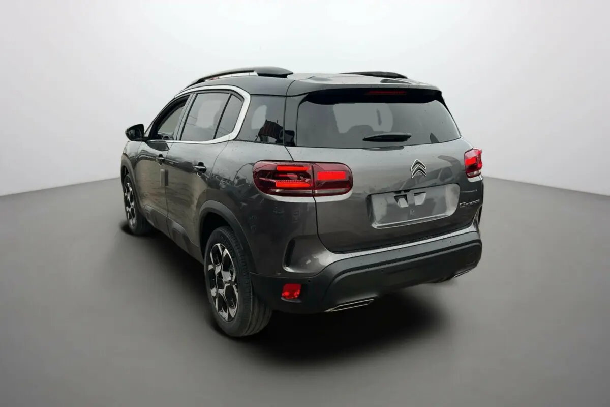 Citroën C5 Aircross Hybrid 145 E-DSC6 Max 2025 en gris platinium avec toit noir, vue 3/4 arrière droit.
