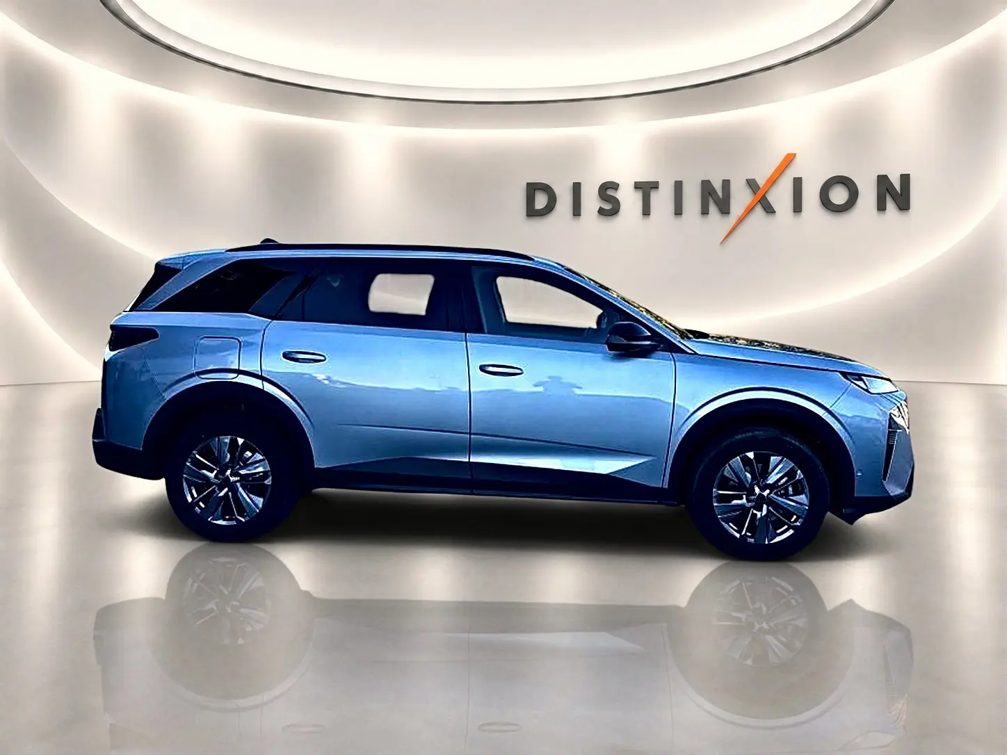 Peugeot 5008 Hybrid 145 allure e-dcs6 gris Artense en profil droit, avec jantes alu et toit noir contrasté.
