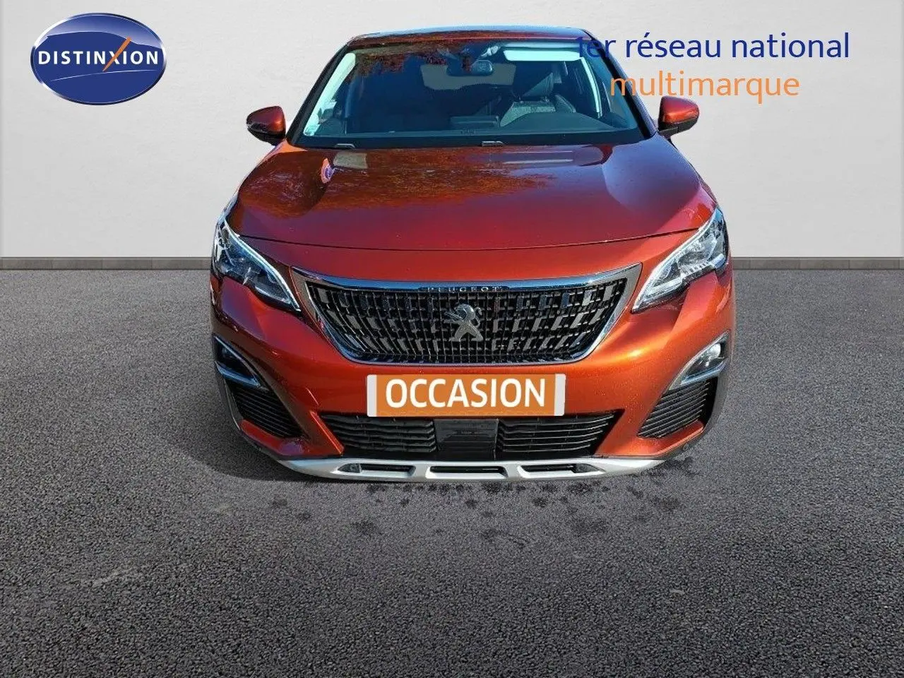 Peugeot 3008 Cooper Metal vue de face, mettant en valeur sa calandre distinctive et ses phares LED.