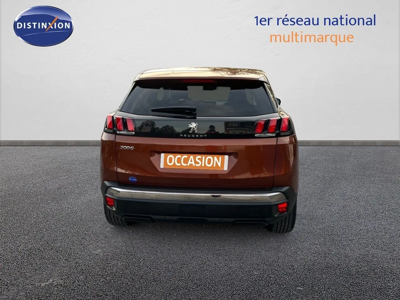 Vue arrière du Peugeot 3008 Cooper Metal 2019 avec feux distinctifs et plaque d'occasion orange.
