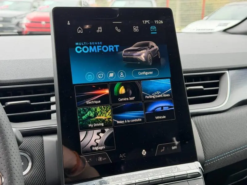 Écran tactile central du Renault Captur 2026 affichant le mode Multi-Sense Comfort dans un intérieur moderne.