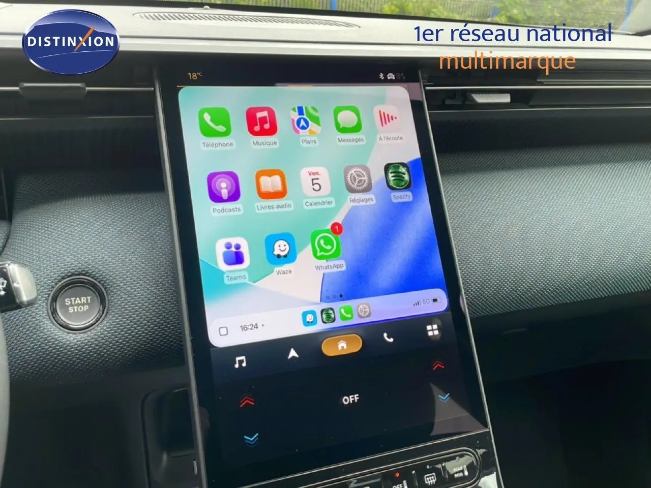Vue rapprochée de l’écran tactile central du Citroën C5 Aircross 2026, affichant des applications connectées.