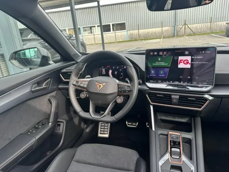 Vue intérieure côté conducteur du CUPRA Formentor 2.0 TDI 150ch 2026 avec tableau de bord numérique et écran tactile central.