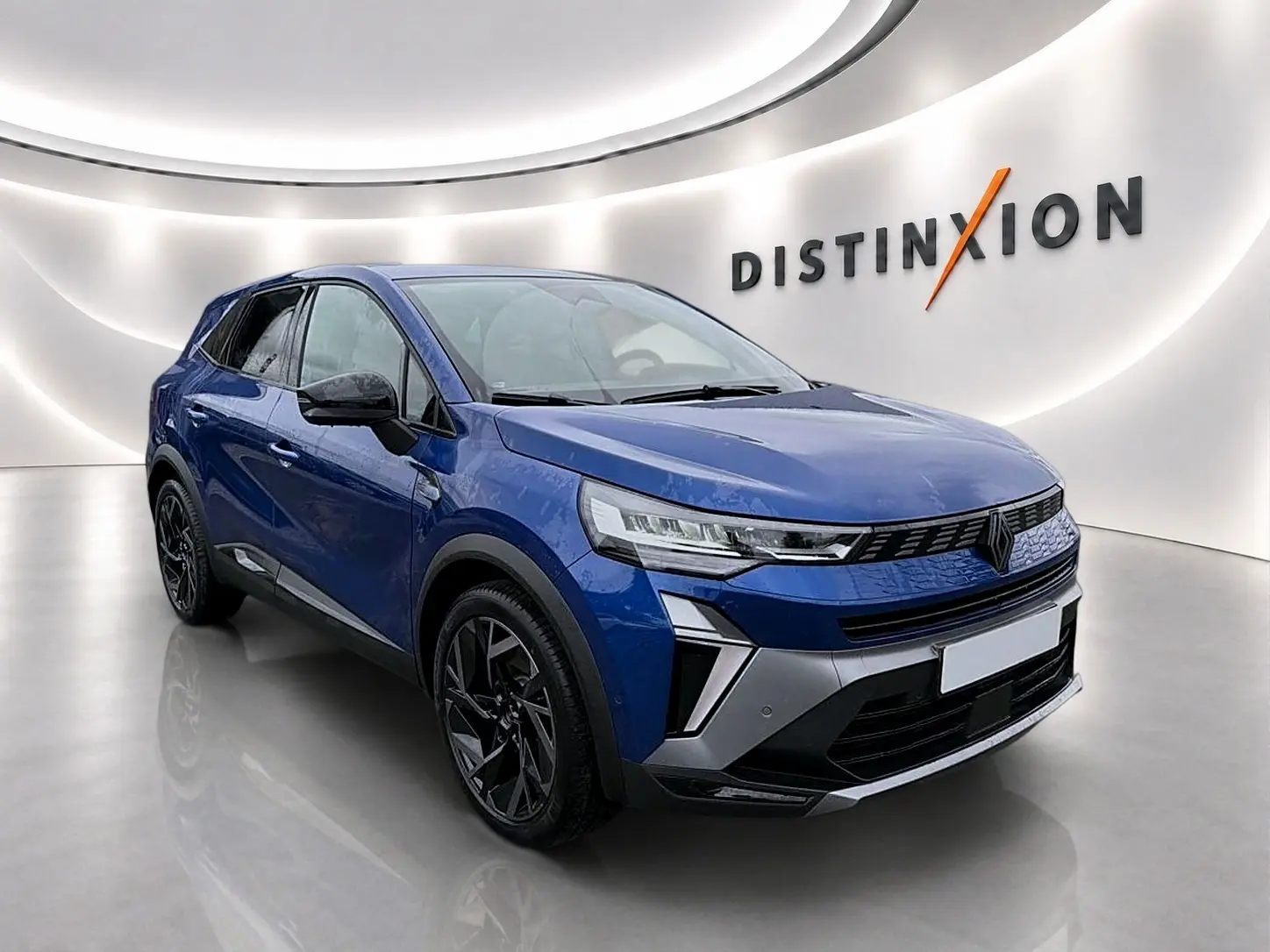 Renault Symbioz 2026 bleu iron en vue 3/4 avant droit, avec jantes noires et calandre distinctive.