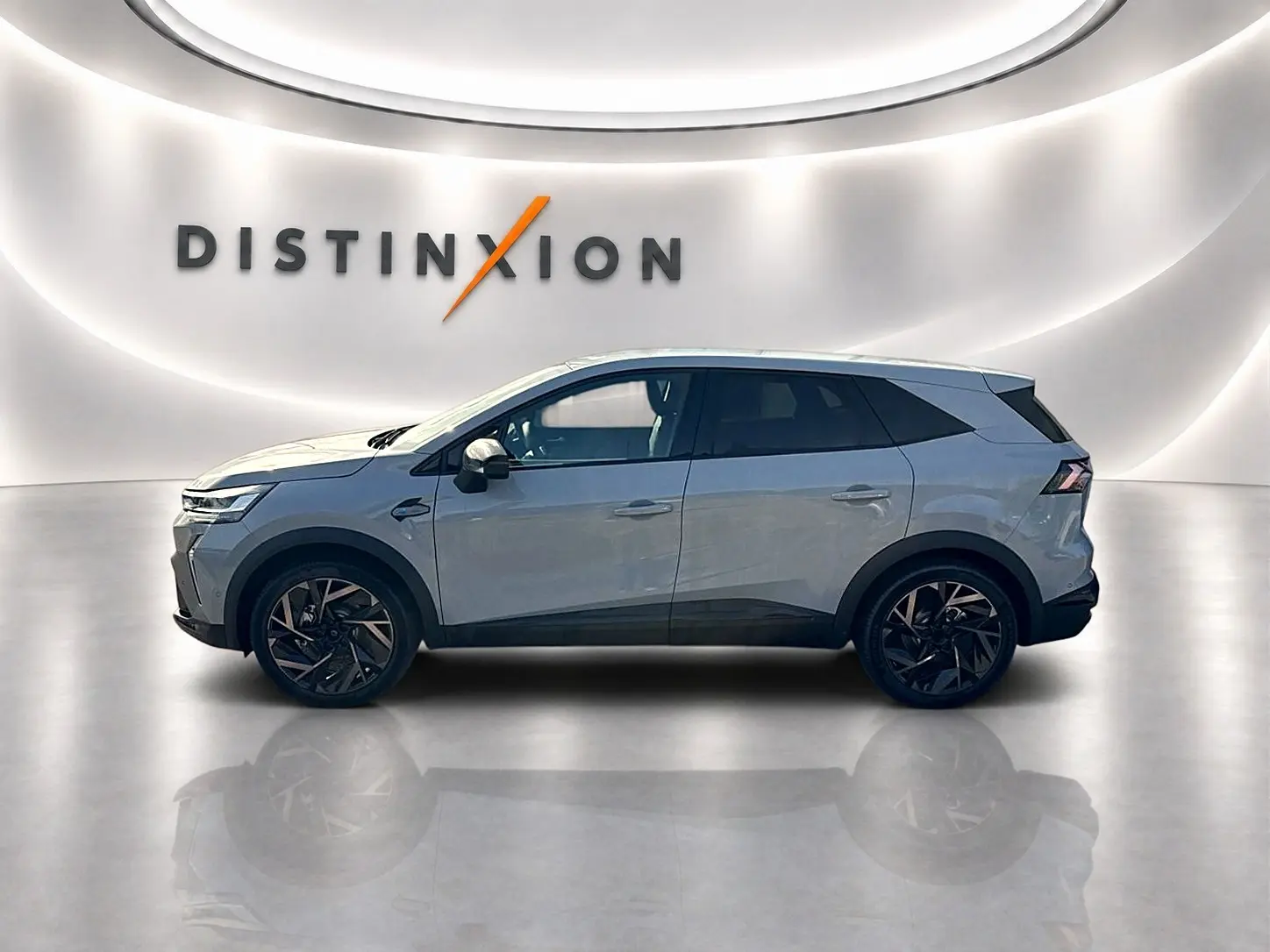 Renault Symbioz gris rafale en profil droit, SUV hybride 2026 avec jantes alu noires et toit contrasté.