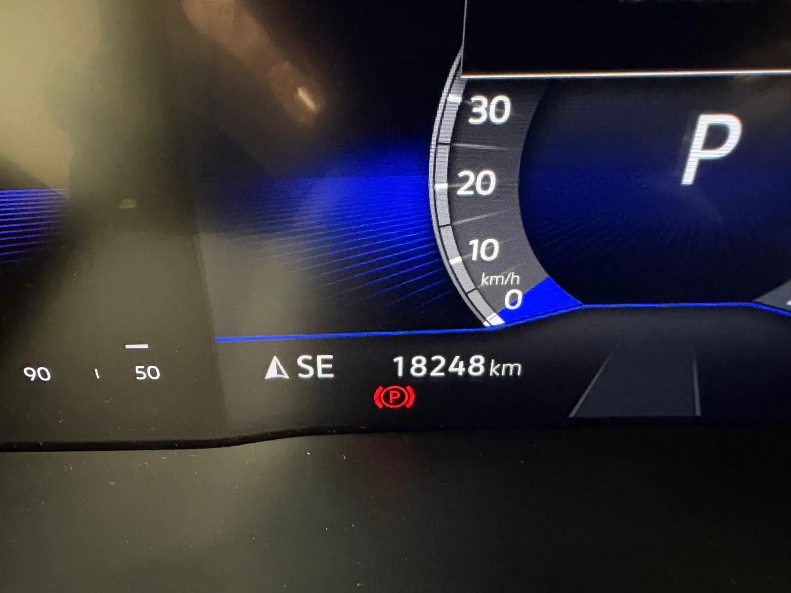 Compteur digital du Volkswagen Touran 2024 affichant 18 248 km et mode parking activé.