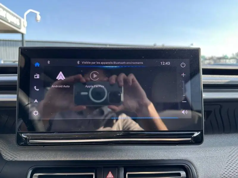 Écran tactile central de la Citroën C3 1.2 Turbo 100ch MAX affichant Android Auto et Apple CarPlay.