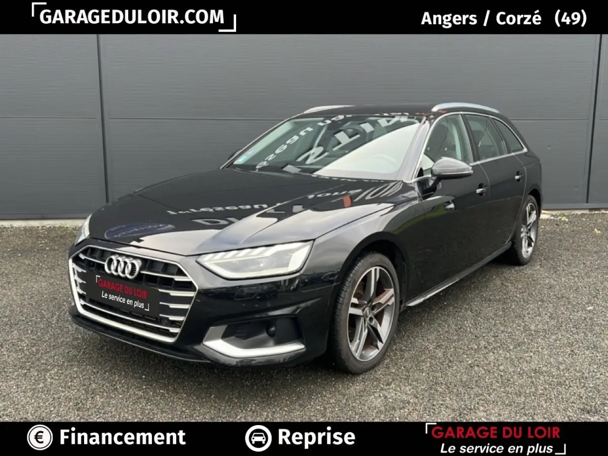 Audi A4 40 TFSI ultra 190 S tronic Avus noire vue 3/4 avant droit, avec calandre chromée et jantes alliage.
