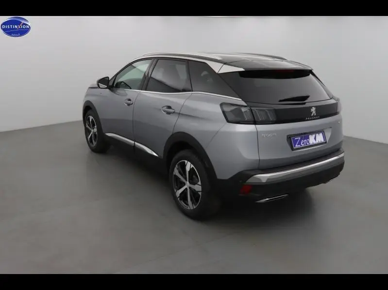 Peugeot 3008 gris Artense vue 3/4 arrière droit, toit noir et vitres arrière surteintées dans un studio.