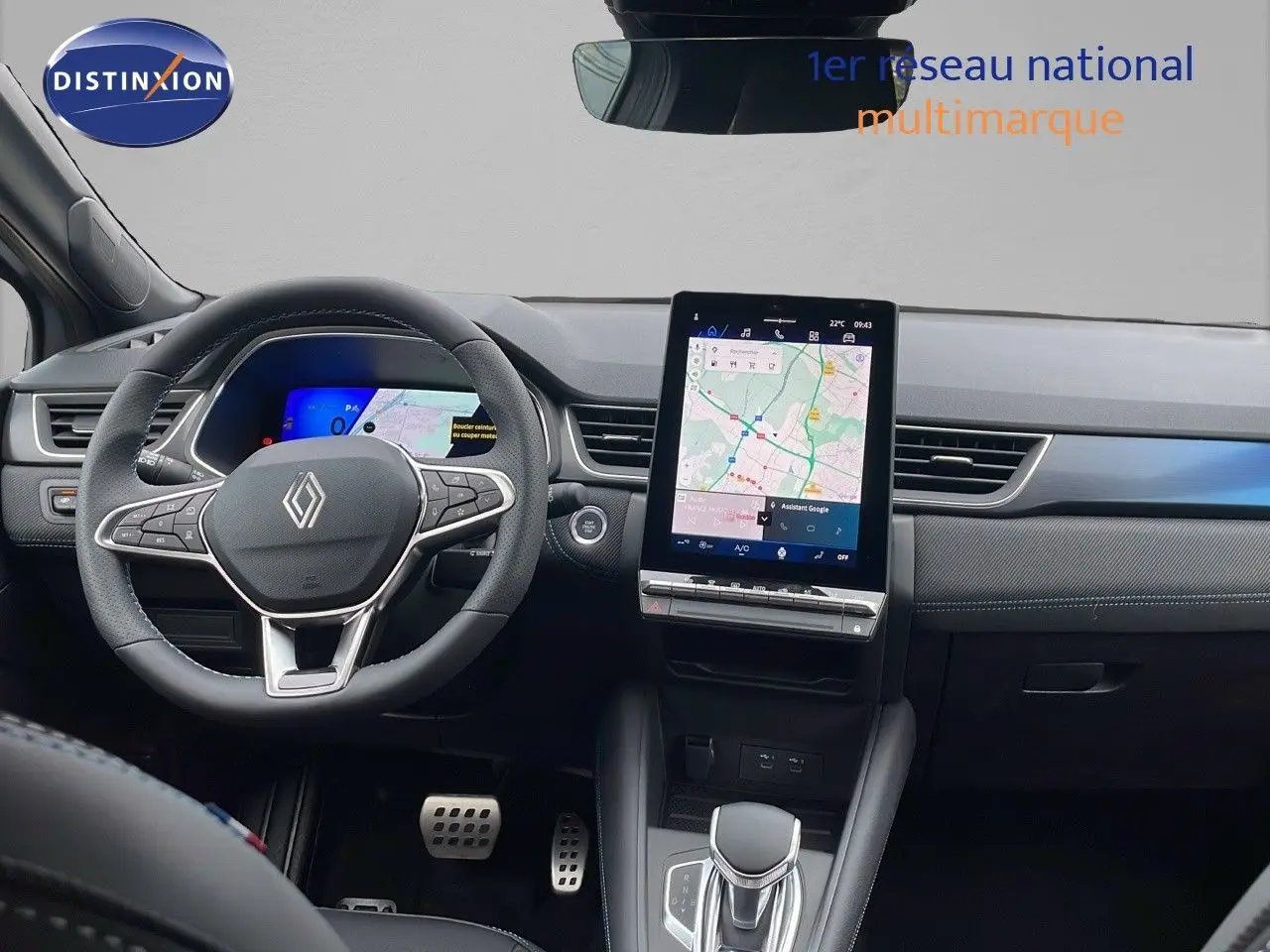 Intérieur Renault SYMBIOZ 2025, vue frontale du tableau de bord avec écran tactile central et volant cuir noir.