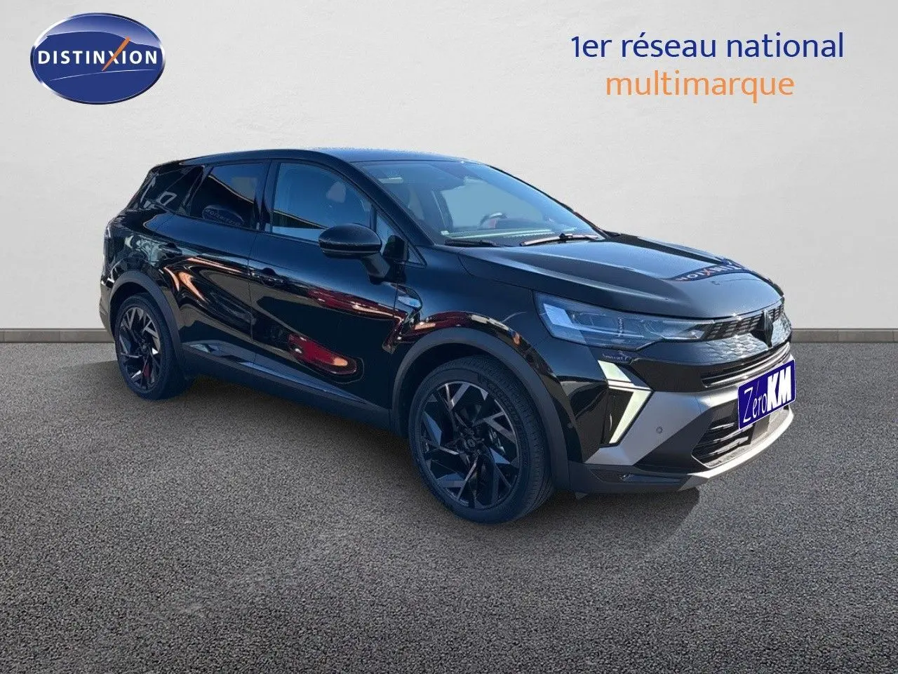 Renault Symbioz 2025 noir étoile métal en 3/4 avant droit avec jantes noires et détails avant modernes.