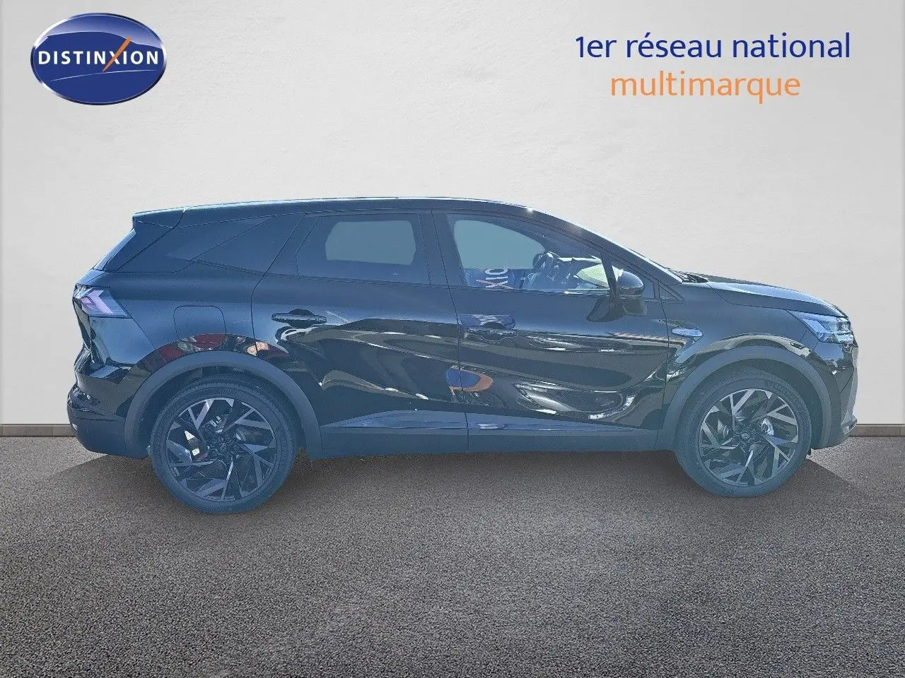 Profil droit du Renault Symbioz 2025 noir étoile métal, SUV hybride avec jantes noires et lignes fluides.
