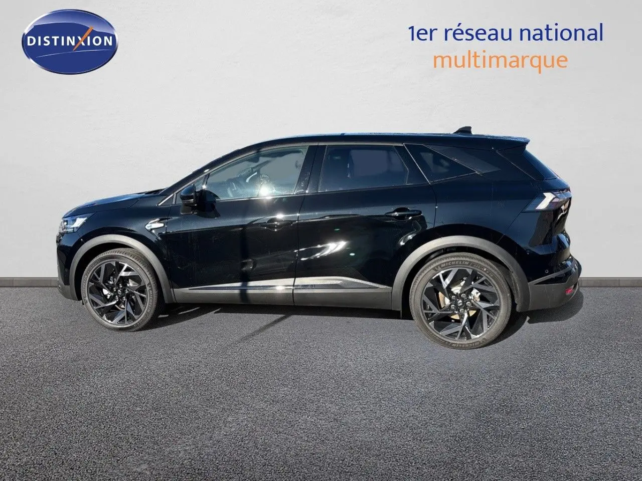 Profil côté gauche du Renault Symbioz 2025 noir étoile métal avec jantes noires et détails sportifs Alpine.