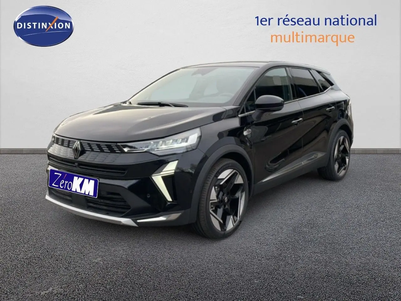 Renault Symbioz 2025 noir étoile métal en 3/4 avant droit, avec calandre moderne et jantes noires distinctives.