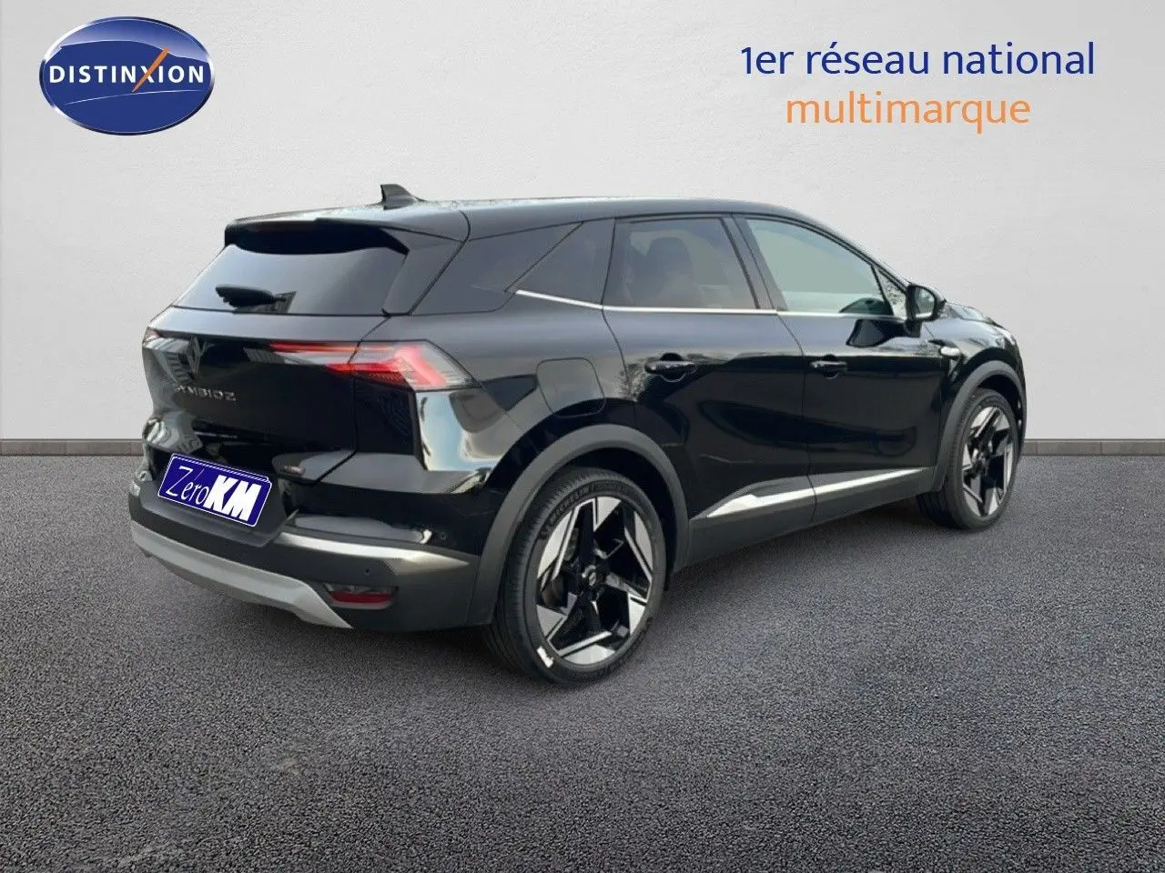 Vue 3/4 arrière droite d'un Renault Symbioz noir étoile métal avec jantes noires et détails chromés.