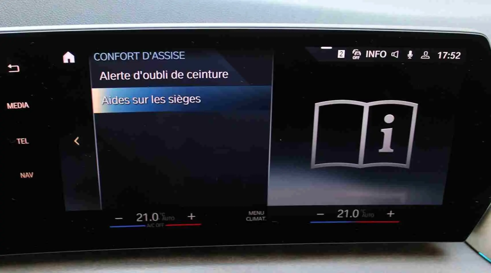 Écran tactile intérieur de la BMW Série 2 Active Tourer 218d 2023 affichant les réglages de confort d'assise et température à 21°C.