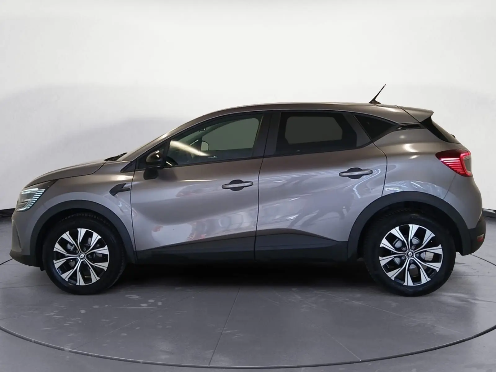 Image non disponible, véhicule Renault Captur E-Tech Full Hybrid 145 Evolution gris Cassiopée en attente d'arrivée.