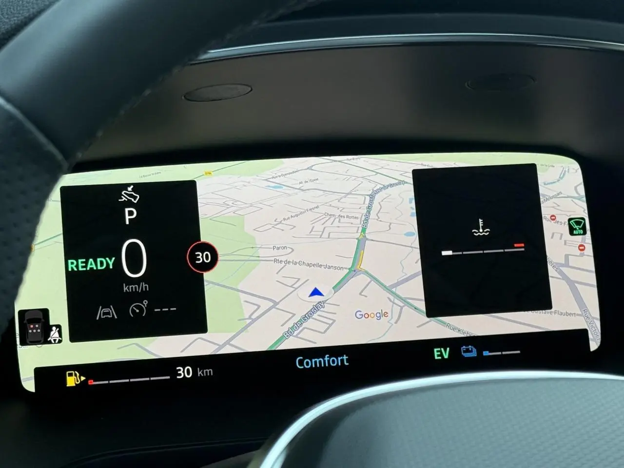 Tableau de bord numérique du Renault Captur 2026 affichant la navigation et les indicateurs de conduite.