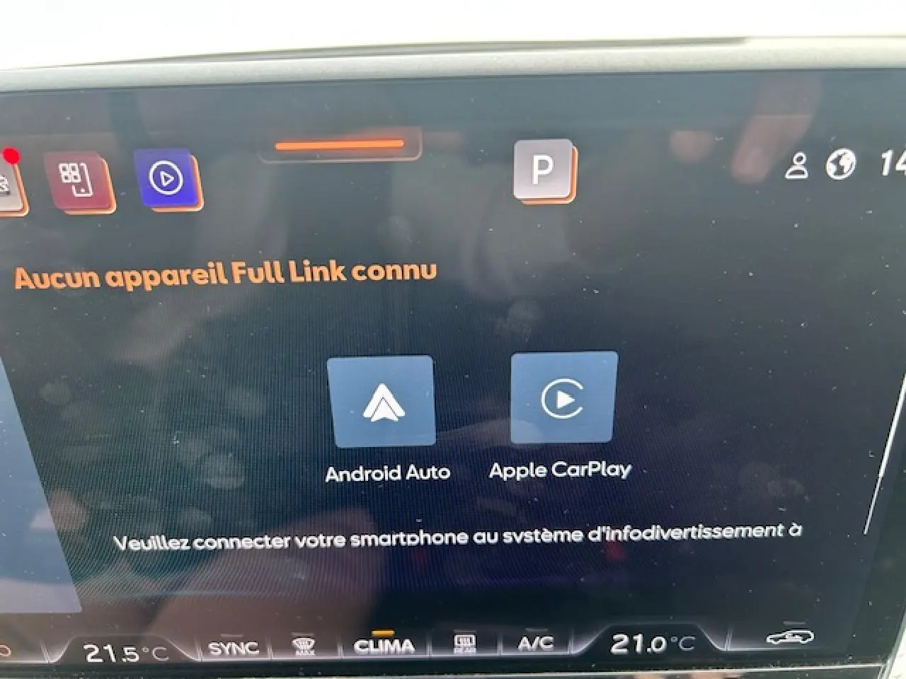 Écran tactile intérieur du CUPRA Formentor 2025 affichant les options Android Auto et Apple CarPlay.