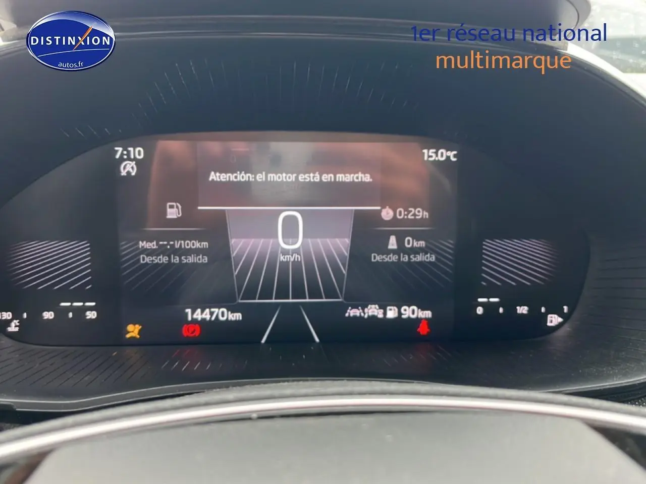 Tableau de bord numérique de la Skoda Fabia 2025 affichant la vitesse et informations de conduite.