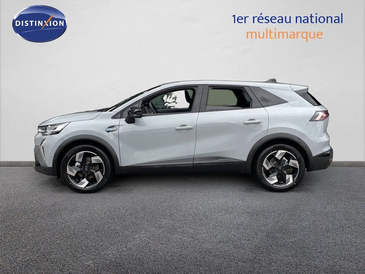 Profil droit du Renault Symbioz gris Rafale métal 2026, SUV hybride avec jantes noires et argentées distinctives.