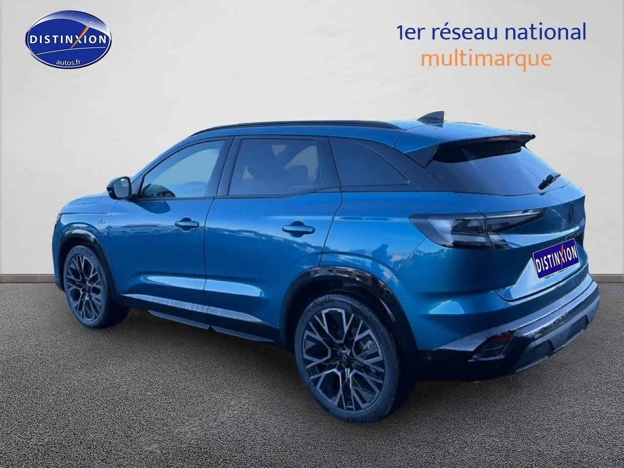 Renault Austral bleu outremer vu de profil droit, avec jantes alu et toit noir contrasté.
