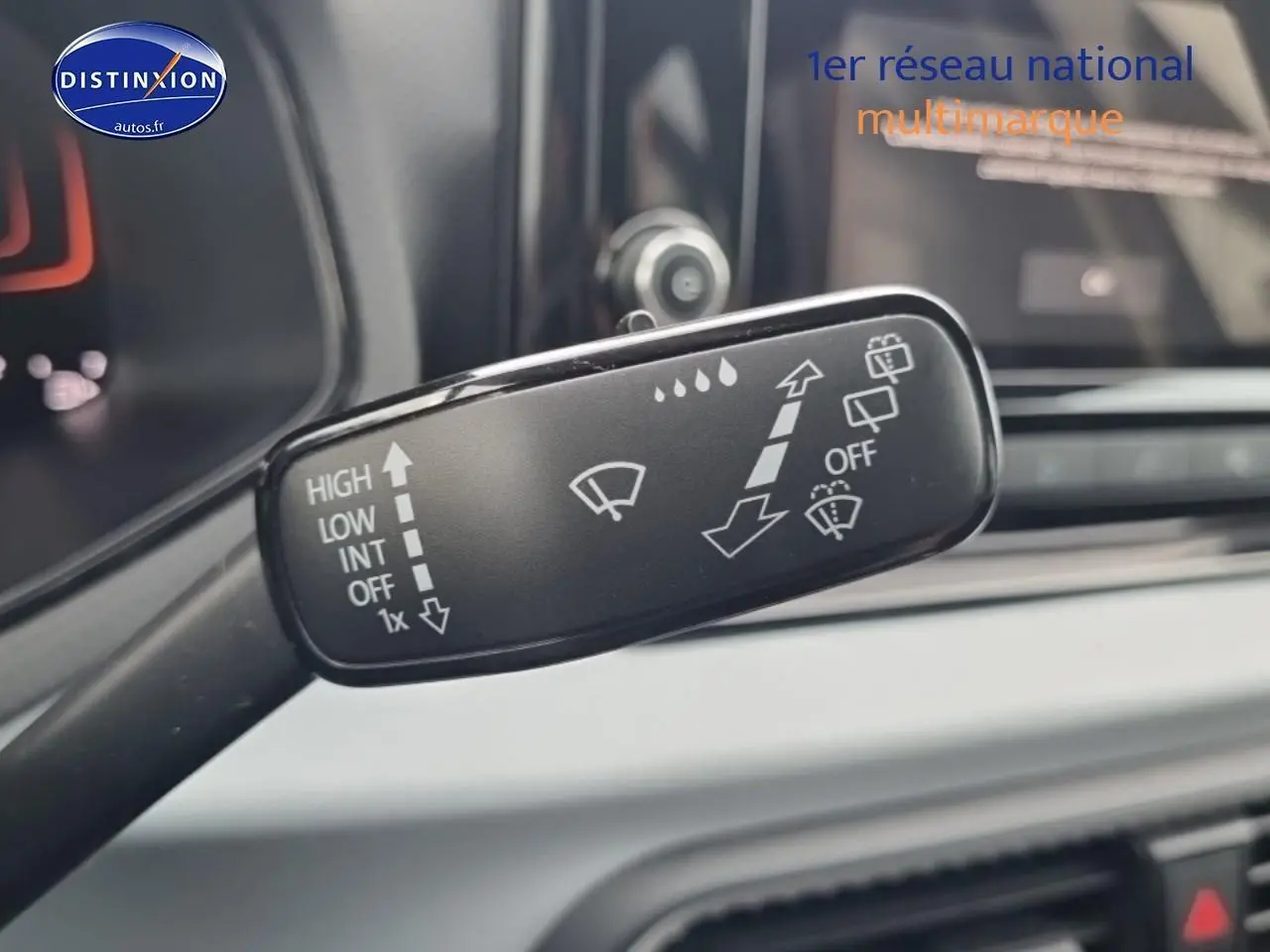 Gros plan sur la commande des essuie-glaces dans l’habitacle du SEAT Arona 2025, finition Copa DSG7.