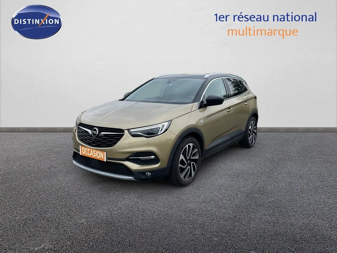 Opel Grandland X diesel doré vue 3/4 avant droit avec jantes alliage et toit noir contrasté