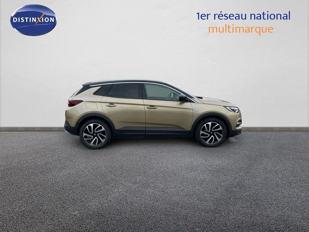 Opel Grandland X diesel doré vue profil côté gauche, avec jantes alliage et toit noir contrasté.