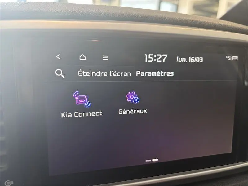 Écran tactile central du Kia Sportage 2021 affichant le menu Paramètres avec options Kia Connect et Généraux.