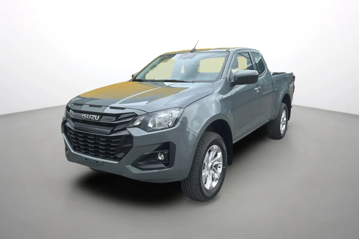 Vue 3/4 avant d'un Isuzu D-MAX 2.2 TD 164 Space Evolution A/T8 vert Inishmore métallisé avec jantes alu 18 pouces.